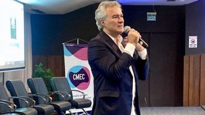 Prefeito de Xanxerê palestra em congresso no Acre