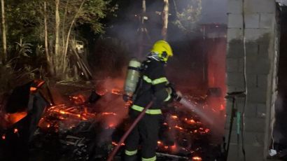 Incêndio consome residência em Entre Rios