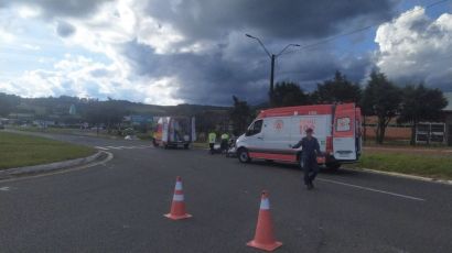 Colisão entre motocicletas é registrada no trevo da Femi, em Xanxerê