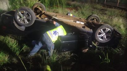 Capotamento de veículo mobiliza bombeiros no bairro São Jorge, em Xanxerê 