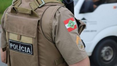Homem é detido após agredir ex-companheira e resistir à prisão em Abelardo Luz