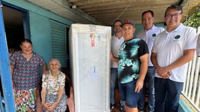 Dcelt realiza entrega de equipamentos modernos para consumidores de baixa renda