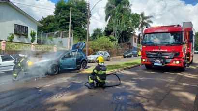 Veículo pega fogo no Centro de Xanxerê
