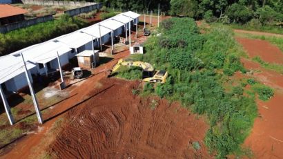 Secretária de assistência social de São Domingos visita obras de novas habitações