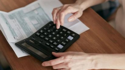 Gastos inesperados e reserva de emergência são as maiores preocupações financeiras para 2025