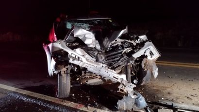 Condutor fica ferido após colisão entre carro e caminhão em Ponte Serrada