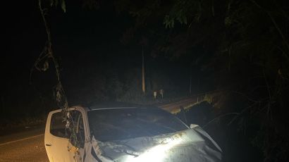 Saída de pista deixa duas pessoas feridas em São Domingos