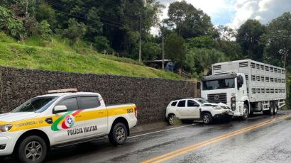 Ultrapassagem em local proibido provoca acidente em Cordilheira Alta 