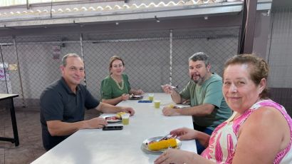 Prefeito e vice de Bom Jesus almoçam com alunos e atestam qualidade da merenda