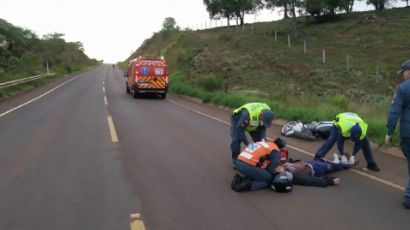 Bombeiros atendem queda de motociclista na manhã deste domingo (09)