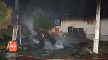Incêndio em pátio de borracharia mobiliza bombeiros em Xaxim