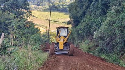 Mais de 10 km de estradas são recuperadas em um único dia no interior de Xanxerê