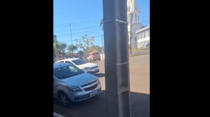 Vídeo: PM apreende carro após perseguição no Centro de Xanxerê