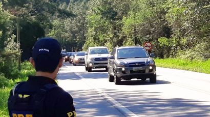 PRF reforça fiscalização nas rodovias federais de SC durante feriado do Dia do Trabalhador