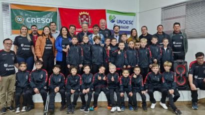 Parceria entre pais e prefeitura fortalece projeto de futsal no município