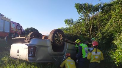 Condutor fica ferido após capotar no interior de Xanxerê