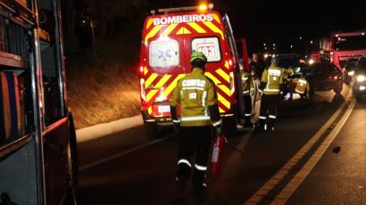 Capotamento após colisão mobiliza bombeiros na BR-282 em Xanxerê