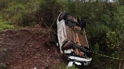 Condutora fica ferida após capotar na BR-282 em Ponte Serrada