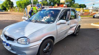 Passageira fica ferida em acidente de trânsito na Avenida Brasil