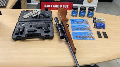 Armas de fogo são apreendidas em investigação de violência doméstica em Abelardo Luz