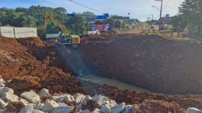 Prefeitura de Xanxerê realiza obras na rua 27 de Fevereiro para resolver problemas de alagamento
