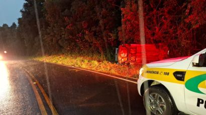 Carro é abandonado após tombar na SC-480 em Ipuaçu