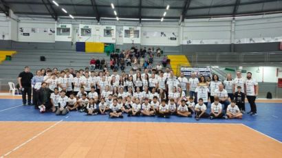 Entrega de fardamentos marca mais um passo no fortalecimento do handebol em Xanxerê