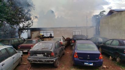 Bombeiros controlam incêndio em residência em Abelardo Luz