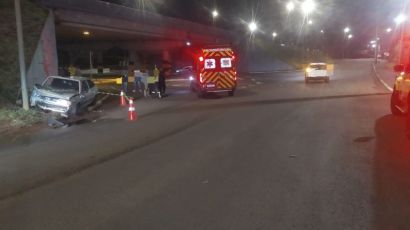 Bombeiros atendem colisão contra poste em Xanxerê