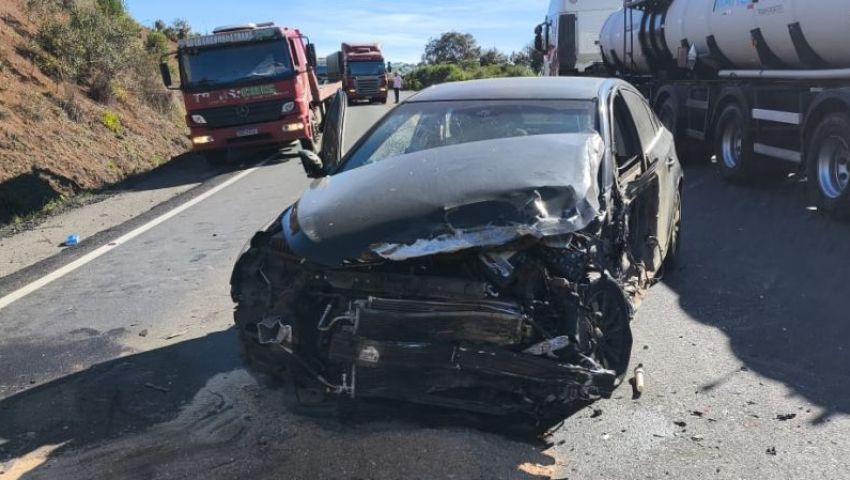 Colisão entre veículos deixa três pessoas feridas em Ponte Serrada