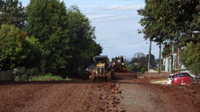 Iniciada pavimentação asfáltica em mais uma via urbana do município
