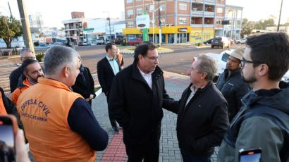 Governador em exercício avalia estragos causados por vendaval e tempestade em Abelardo Luz