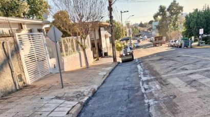 Via e calçadas são recuperadas na rua Ouro Preto após obras da Casan
