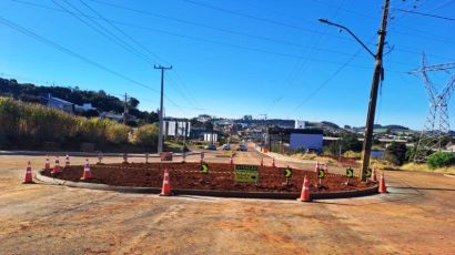 Nova rotatória na rua 27 de Fevereiro facilita acesso de caminhões