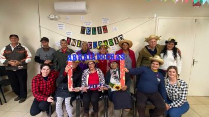 CRAS Sufiatti promove Festa Julina com grupo de idosos