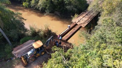 São Domingos realiza revitalização de ponte no interior do município