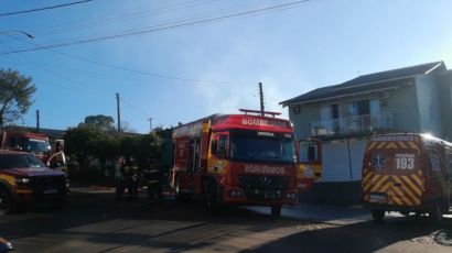Bombeiros controlam incêndio em residência em Xaxim