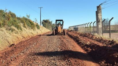 Seis frentes de trabalho reforçam ações de melhoria nas estradas e obras em Xanxerê