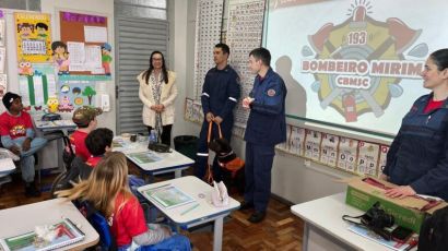 Alunos da rede municipal de ensino iniciam participação no Programa Bombeiro Mirim