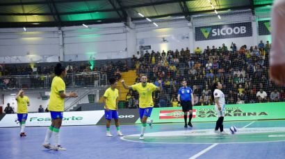 Show da Seleção Brasileira marca abertura do III Torneio Internacional de Futsal Feminino