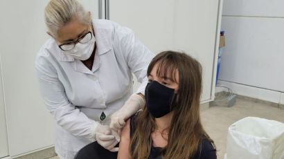 Menina de 11 anos é a primeira criança vacinada em Xanxerê 