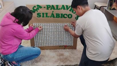 Estudantes produzem jogos com materiais recicláveis durante gincana sobre educação fiscal