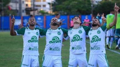 Goleada deixa Chape perto da final do Campeonato Catarinense