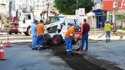 Prefeitura de Xanxerê intensifica operação “tapa-buracos” em áreas de obras da Casan no centro