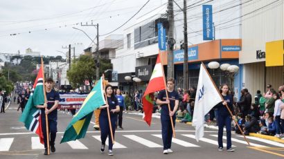 Desfile de 7 de Setembro reúne milhares de pessoas em Xanxerê