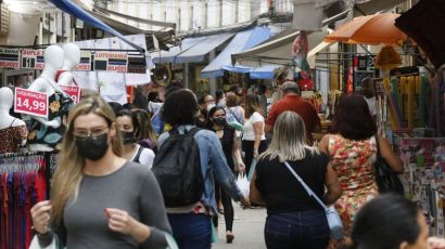 Brasil bate recorde de casos diários de covid-19 