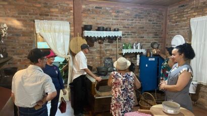 Idosos fazem visita ao Museu do Milho Antônio Sirena