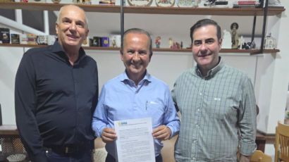 Presidente da Amai entrega moção de apelo ao governador sobre crise do leite