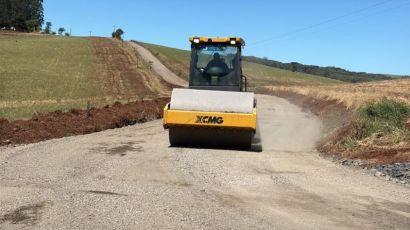 Prefeitura de Xanxerê mantém seis frentes de trabalho para melhoria das estradas do interior