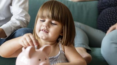 Educação financeira infantil começa em casa, diz especialista
